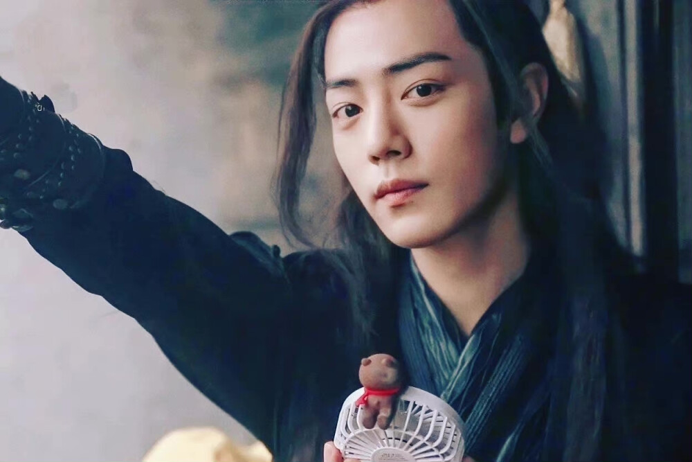 肖战《陈情令》花絮照，魏无羡古装绝美造型