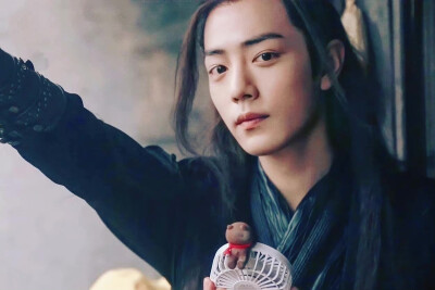 肖战《陈情令》花絮照，魏无羡古装绝美造型