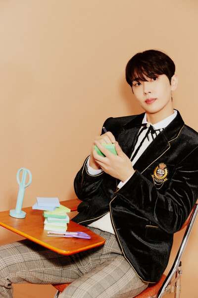 sf9
universe
李在允