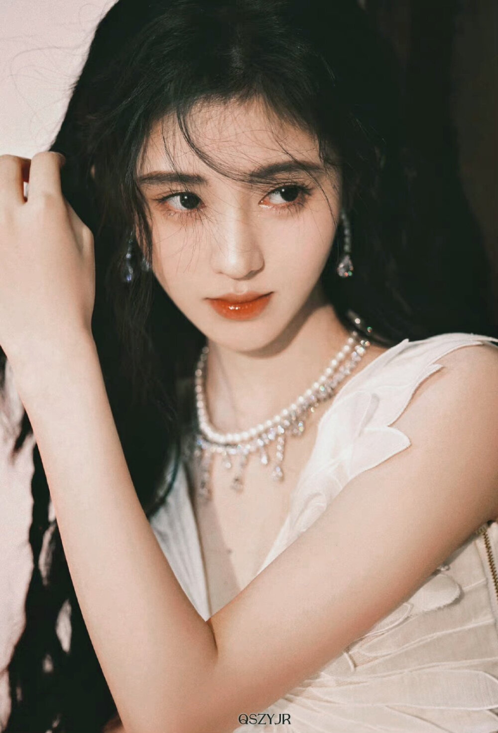 鞠婧祎
微博找我玩