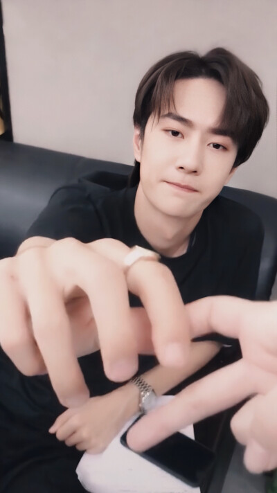 ☀一宝确实蛮喜欢捏爪的～>3<～☀