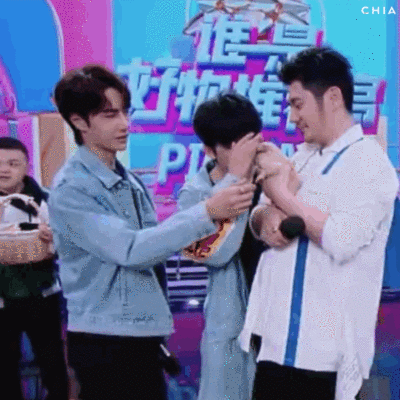 ☀一宝确实蛮喜欢捏爪的～>3<～☀