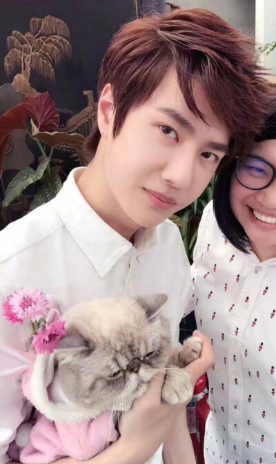 ☀一宝确实蛮喜欢捏爪的～>3<～☀