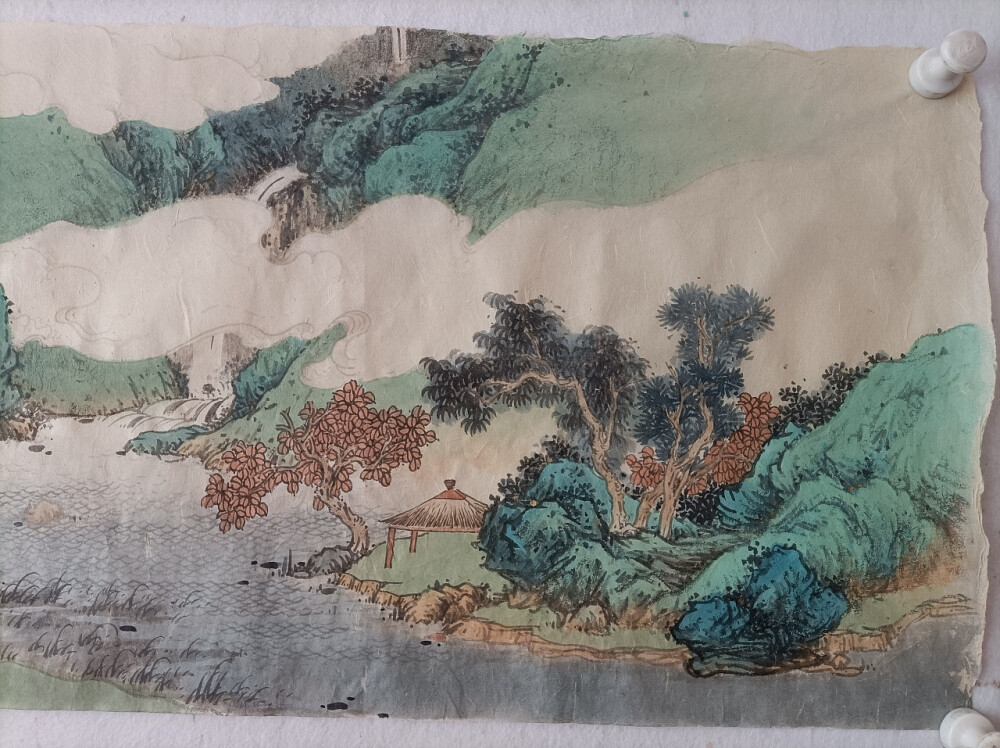 春山烟云连绵人欣欣，
夏山喜木繁阴人坦坦，
秋山明净遥落人肃肃，
冬山昏霾翳塞人寂寂。