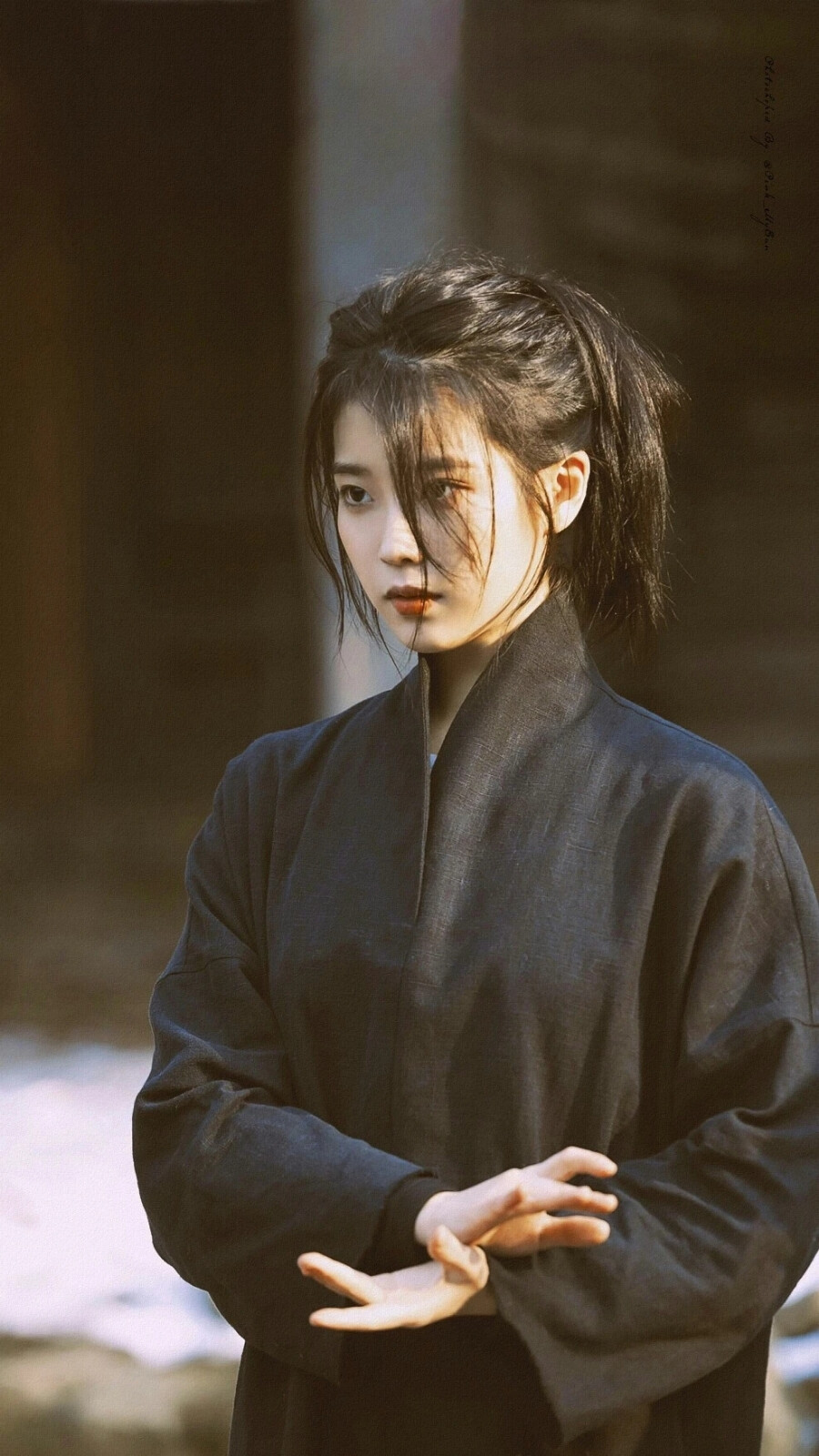 “喜欢花 喜欢海 喜欢日出和日落 浪漫的年纪别活的太无趣”