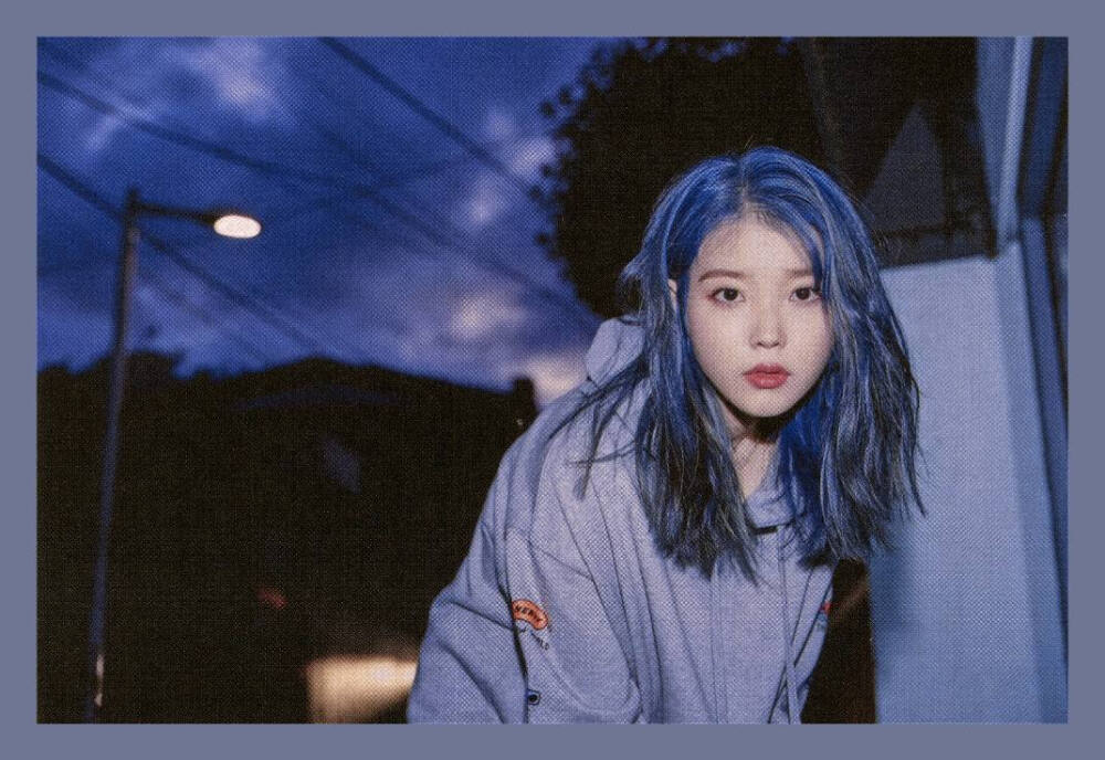 “喜欢花 喜欢海 喜欢日出和日落 浪漫的年纪别活的太无趣”