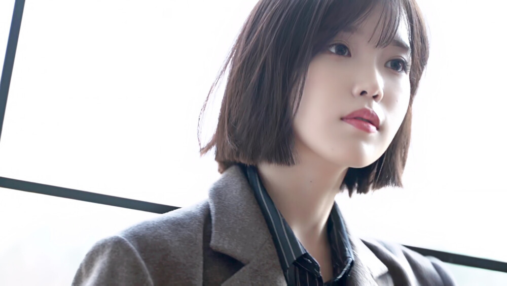 “喜欢花 喜欢海 喜欢日出和日落 浪漫的年纪别活的太无趣”