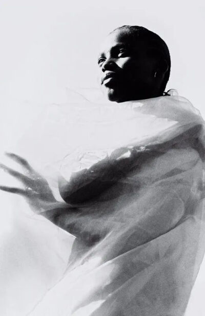 Daan Noppen，荷兰画家，生于1977。戴安·诺彭（Daan Noppen）是一位屡获殊荣的荷兰艺术家，其作品曾在德国，奥地利，卢森堡，美国和荷兰展出。在他的作品中，他探索了物理学及其与我们自己和我们的情感的关系。诺彭…