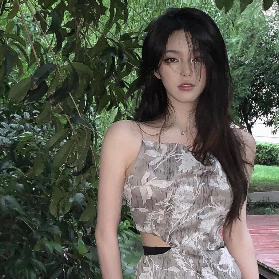 女