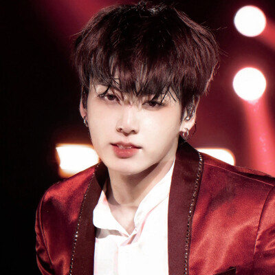 魅惑隐藏于灵魂中的黑暗；
饮尽徘徊在血液里的罪恶。