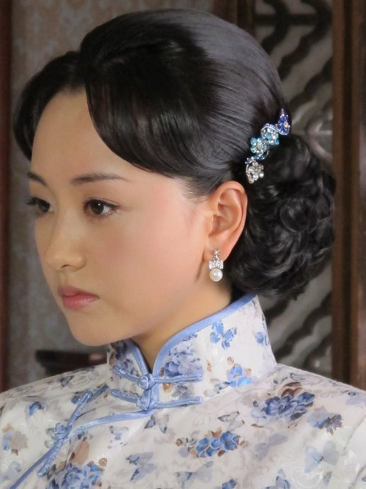 杨蓉锁梦楼饰演周晴