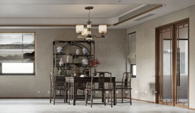 用设计师的话说，本案是一个自心而新的开始，快节奏的都市生活中，物质已经不再是城市匮乏的资源，寻求内在的自适与安宁俨然成为一种奢侈，本案以“物与场”为载体，对话内心，去除纷繁，让传统美学在现代化都市全新…