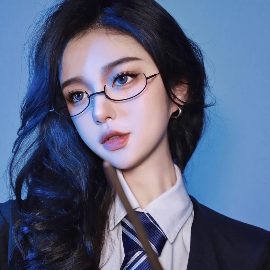 - ʸᵒᵘ ᶜᵃⁿ'ᵗ ᵍⁱᵛᵉ ⁱⁿ ᵗᵒ ˡⁱᶠᵉ ʷⁱᵗʰᵒᵘᵗ ᵗʳʸⁱⁿᵍ. -
总不能还没努力就向生活妥协吧