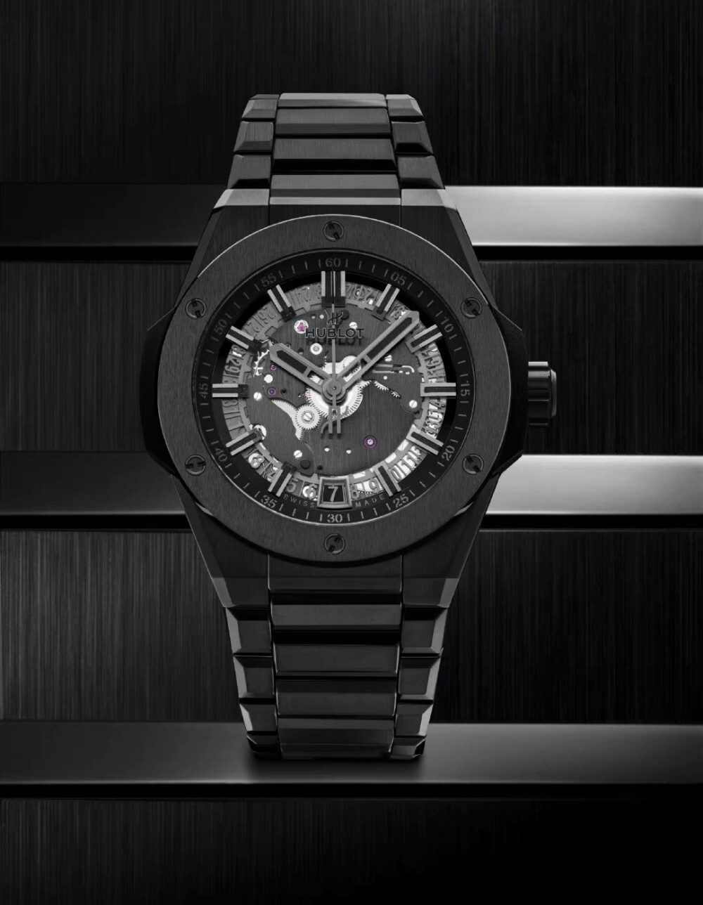 HUBLOT 宇舶
BIG BANG INTEGRAL一体式“Time Only”全黑腕表，全球限量发售250枚