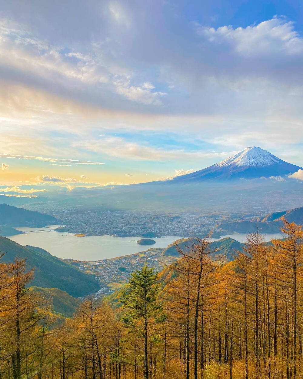 日本 山梨県 富士山 河口湖 紅葉 