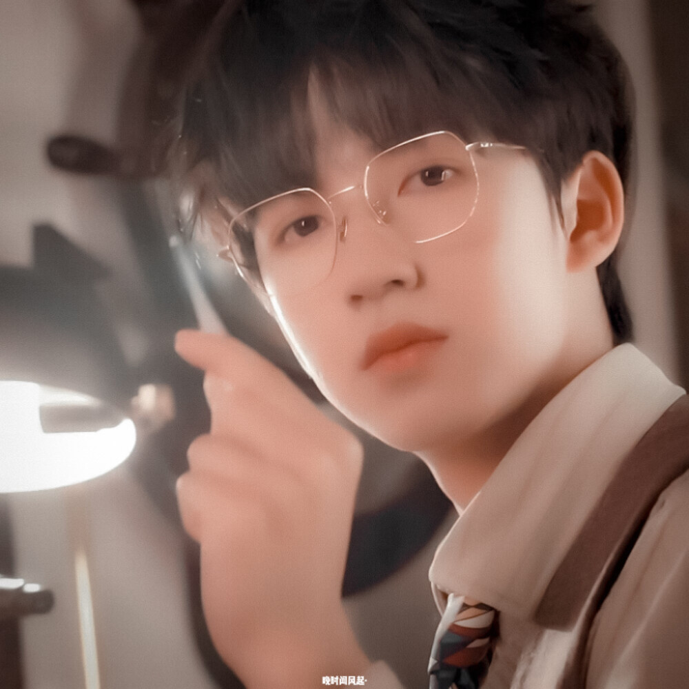 贺峻霖
cr江时树