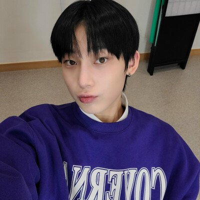 金善禹.
Sunoo.
enhypen.