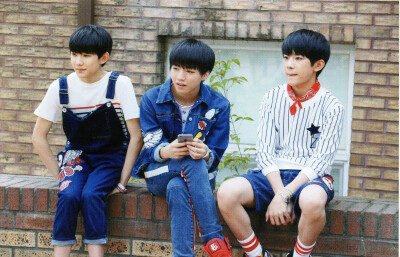 TFBOYS
一些宠爱的爱么v团图