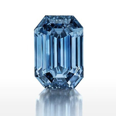 4月27日，Sotheby’s 香港将拍卖一颗重达15.10ct的阶梯形切割蓝钻「De Beers Cullinan Blue」，这是迄今出现在拍卖市场上最大的无瑕艳彩蓝钻，估价高达3.8亿港元（约合4800万美元）。「De Beers Cullinan Blue」重达…