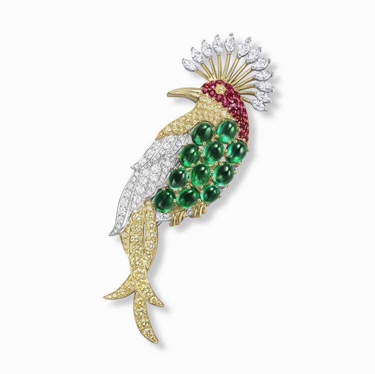 Harry Winston 高级珠宝系列「Marvelous Creations」灵感源于自然界的广袤生灵。King Fisher 与 Hummingbird 金质胸针，镶嵌祖母绿、红宝石、钻石和黄钻