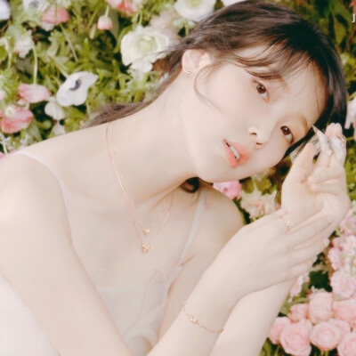 iu 李知恩
