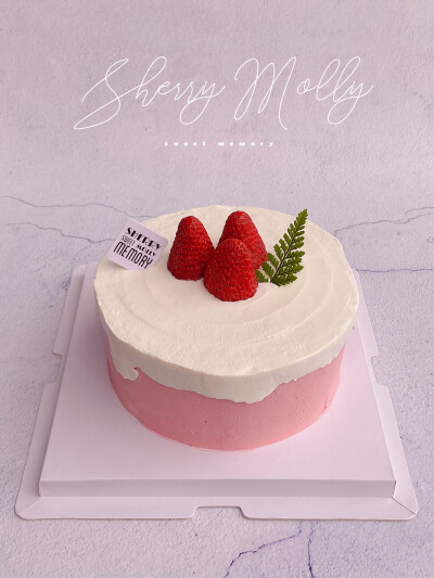 #SHERRYMOLLY家の下午茶# —『紅絲絨cake』
給男生的生日cake～ 他和她一起之後 我覺得粉色系也適合他的 甜甜的 又有一絲春意