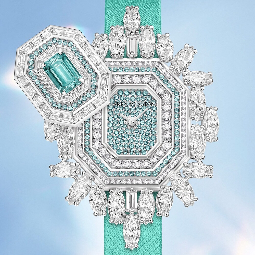 Harry Winston Ultimate Emerald Signature 高级珠宝腕表 白金表壳，白金表壳，尺寸32×46mm，厚度11.8mm，主石为一颗1.00ct的祖母绿型切割蓝宝石，点缀榄尖形、长阶梯形和圆形切割钻石，长阶梯形和圆形切割帕拉伊巴碧玺，表盘镶嵌圆形切割帕拉伊巴碧玺，搭载 HW1051 石英机芯，浅蓝色缎面表带，白金表扣，防水深度30米