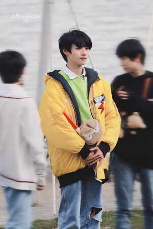 TF三代 我们的小春游 cr.永熠Starsshine 
朱志鑫 苏新皓 邓佳鑫 张极 左航 张泽禹 张峻豪 余宇涵 童禹坤 穆祉丞