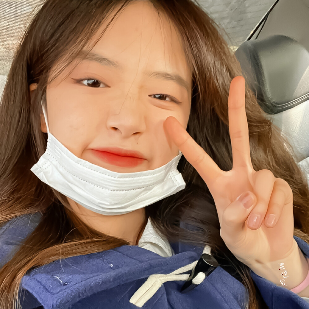 胡馨尹 / 蓝色精灵小胡♡