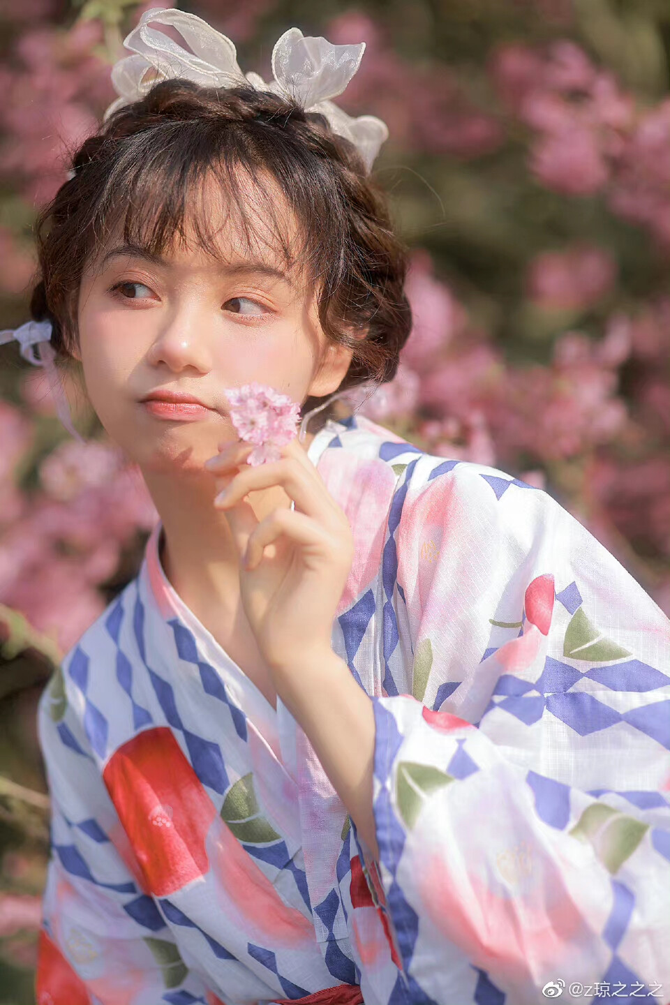 关于花
出境@仙人李把戏
摄影@z琼之之之
#重庆约拍##重庆摄影# ​