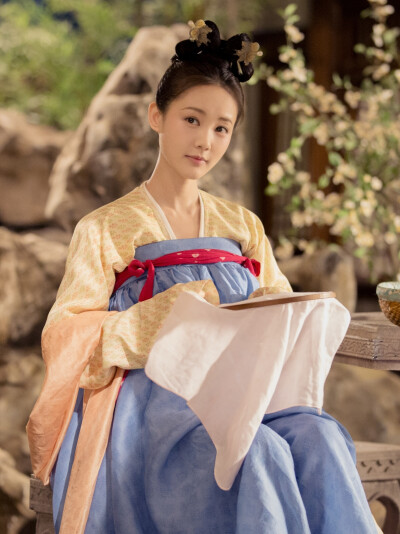 骊歌行 李一桐 傅柔 蓝裙 鹅黄襦