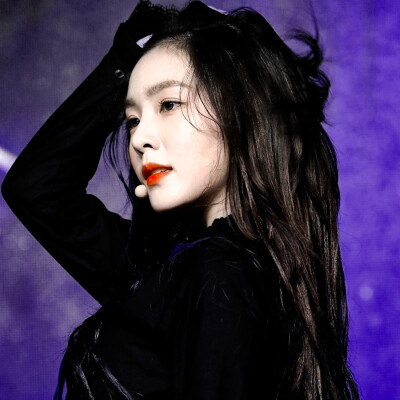 裴珠泫
“夜莺小姐”