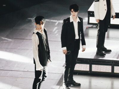 INTO1 张嘉元 周柯宇
元周率
图源微博见水印