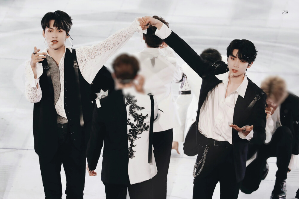 INTO1 张嘉元 周柯宇
元周率
图源微博见水印