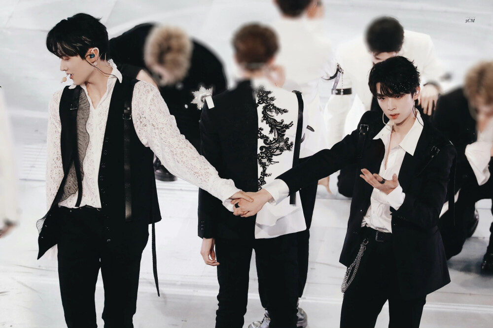 INTO1 张嘉元 周柯宇
元周率
图源微博见水印