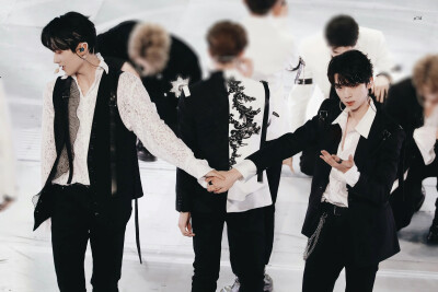 INTO1 张嘉元 周柯宇
元周率
图源微博见水印