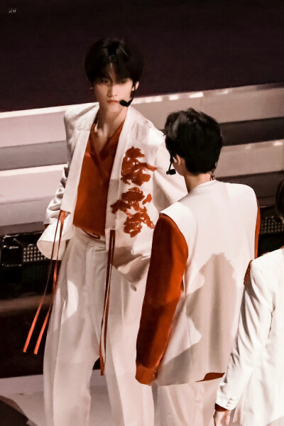 INTO1 张嘉元 周柯宇
元周率
图源微博见水印