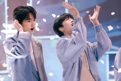 INTO1 张嘉元 周柯宇
元周率
图源微博见水印