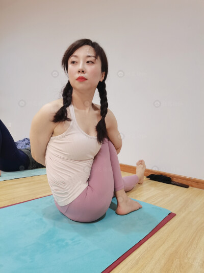 #瑜伽课堂随拍#
三月再见
四月你好
人生中，练习瑜珈永远不嫌太迟。#瑜伽# #瑜伽生活# 