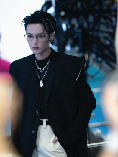 把眼镜焊在脸上好帅