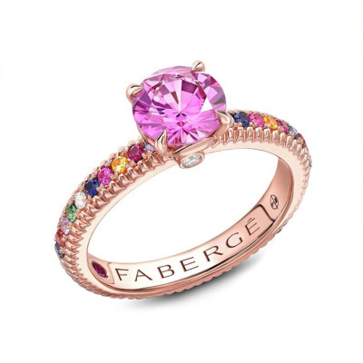 Fabergé 俄罗斯「Colours of Love」以9月诞生石「蓝宝石」作为订婚戒指的主石，戒托则延续永恒戒圈设计 玫瑰金戒指 主石为一颗圆形切割粉色蓝宝石，点缀钻石、粉色蓝宝石、沙弗莱石、黄色蓝宝石、蓝宝石、橙色蓝宝石…