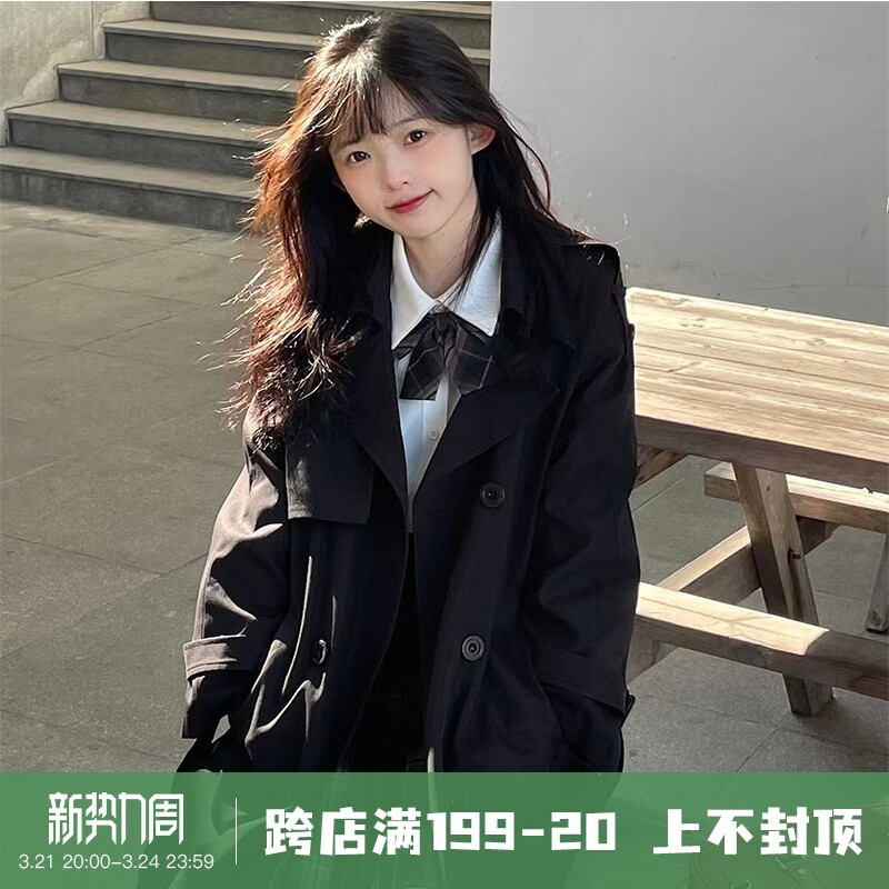 集美们找到宝藏啦，这种白色黑色配色的棒球服好喜欢！是神仙club家的，绝绝子，和我的jk绝配快和我冲冲冲！