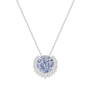 Piaget 伯爵「Sunlight」系列以「太阳的光芒」为灵感「清晨」白金挂坠项链 镶嵌98颗总重2.15ct的圆形切割蓝宝石，61颗总重0.96ct的圆形切割钻石