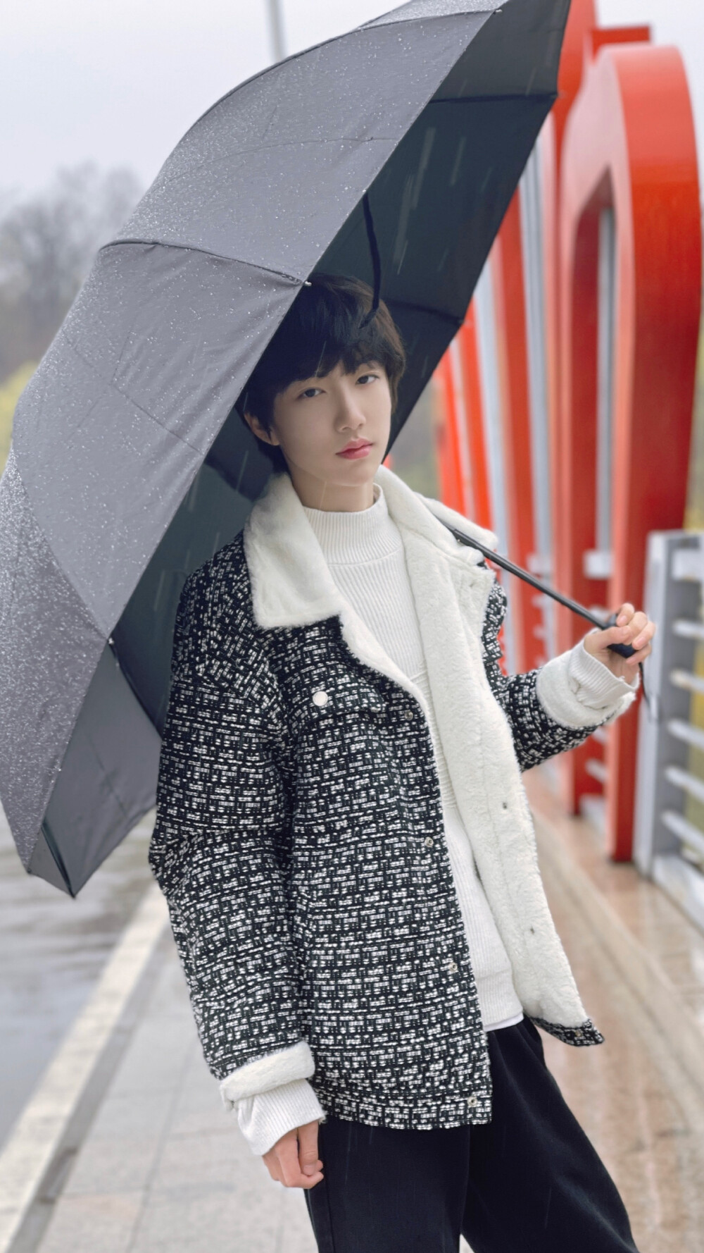 TF家族-姚昱辰 春日打伞自拍