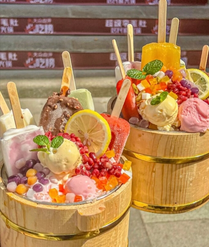 夏日冰饮and夏日甜品超级nice诶真的也想去尝尝呢美食背景图