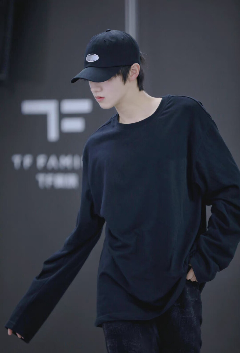 TF家族-朱志鑫 ​​​ 练习室自拍 怎么会那么好看