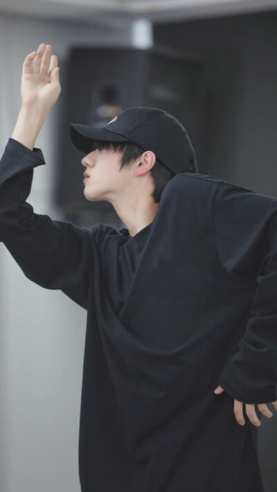 TF家族-朱志鑫 ​​​ 练习室自拍 怎么会那么好看