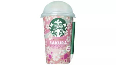 Starbucks 樱花焦糖牛奶与果莓