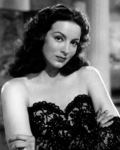 墨西哥演员兼歌手María Félix（1914年-2002年），被认为是拉丁美洲电影界最美丽，最成功的女演员之一 ​​