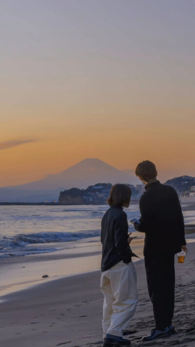 情侣手机壁纸
氛围感朋友圈背景
海边起舞 海滩夕阳夜景
街上拥吻